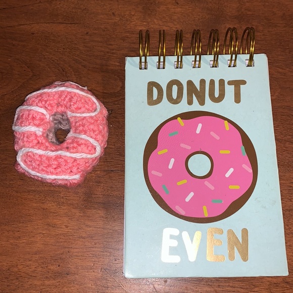 UPDATE**D🍩nut Worry Be Happy Multi-Purpose bag with notepad & knitted donut 💕 - Picture 2 of 6